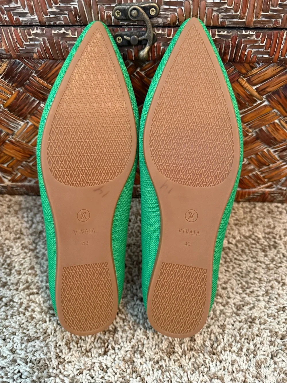 VIVAIA Aria 5° Lightweight Vibrant Green Pointed Ballet Flats US sz 11/ EU sz 43